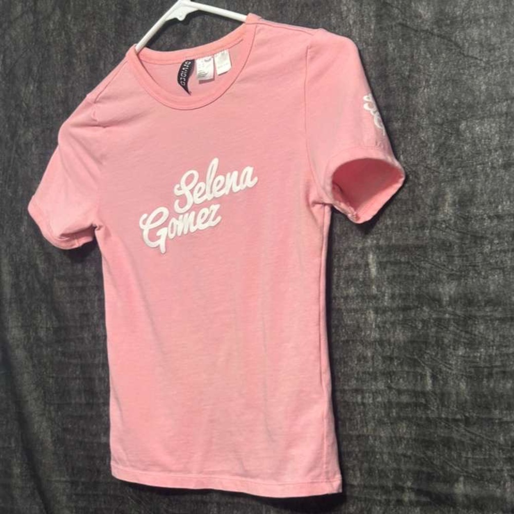 H&M Divided women’s Size XS Selena Gomez Pink Graphic Tee(A273)✨ - Picture 7 of 16